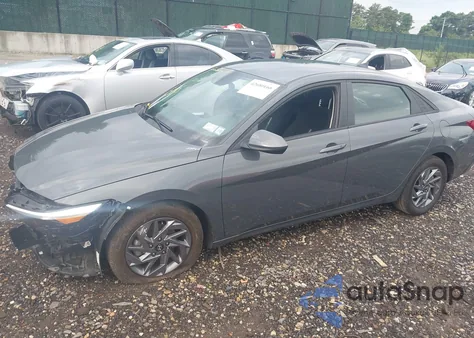 2024 Hyundai Elantra Sel z USA, uszkodzony, nr VIN KMHLM4DG4RU689798